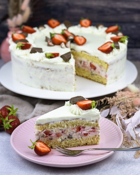 Yogurette-Torte-mit-Erdbeeren-3