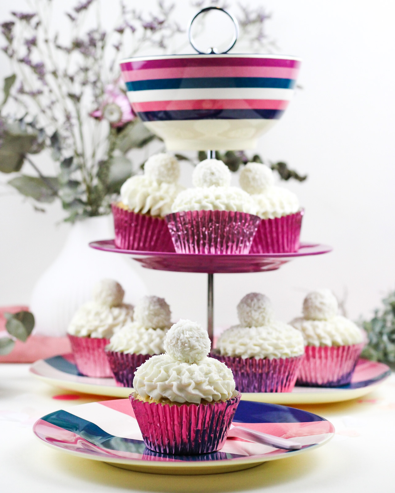 Himbeer-Kokos Cupcakes | Rezept von Jasmins Lieblingsstücke | Jasmins ...